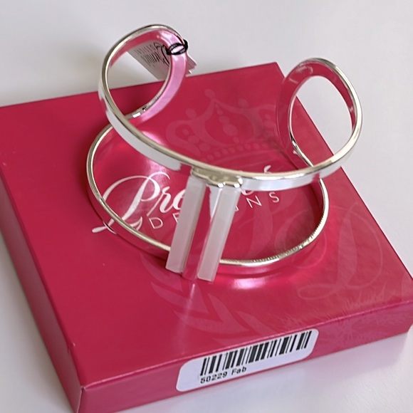 NIB - Premier designs Fab cuff bracelet, Silver & Mother of Pearl - Picture 3 of 6